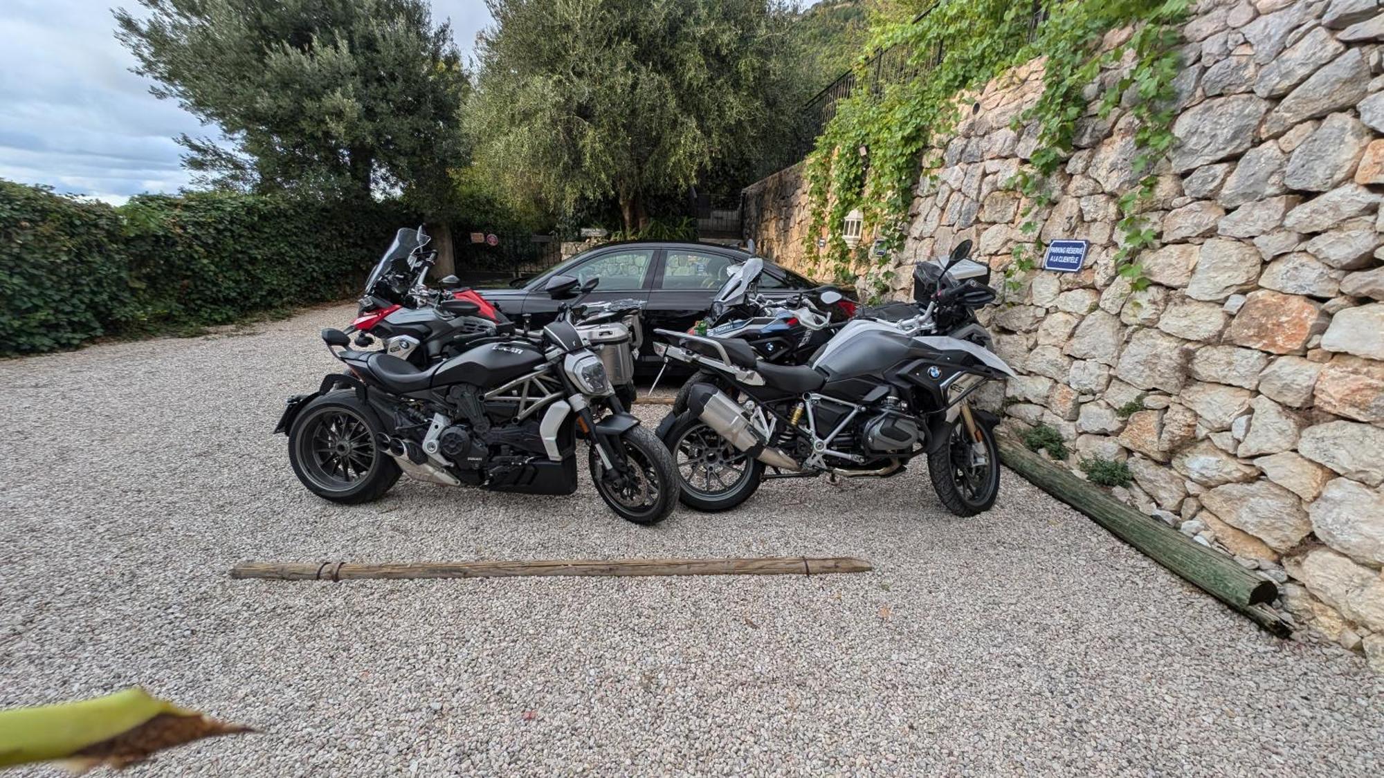 Le Mas D'Angeline, Vue Mer, Jardin Commun, Parking, Voiture Requise, 10 Min En Voiture De Monaco, Route Etroite, Pente Raide, Croisement Limite, Sea View, Shared Garden, Parking, Car Required, 10 Min Drive From Monaco, Narrow Steep Road, Limited Pass Бюсолей Екстериор снимка