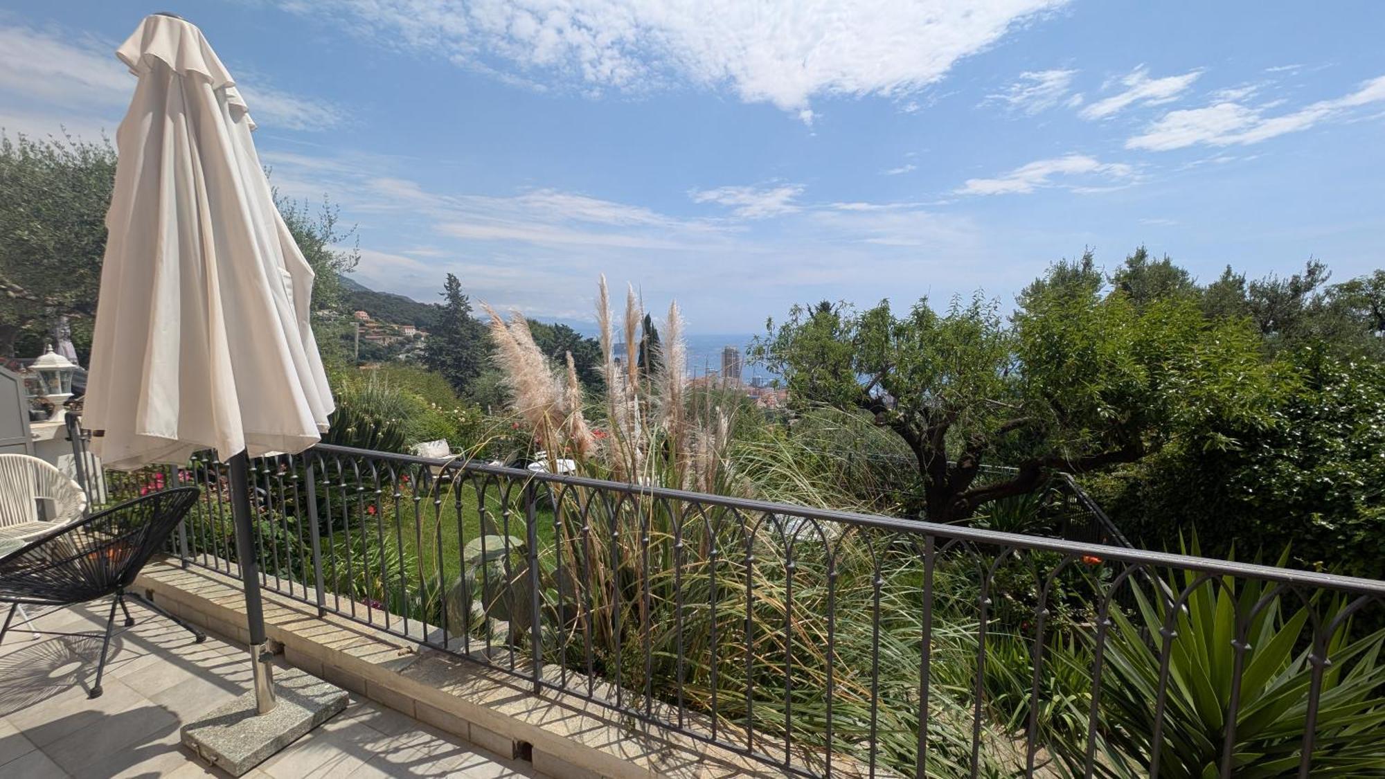 Le Mas D'Angeline, Vue Mer, Jardin Commun, Parking, Voiture Requise, 10 Min En Voiture De Monaco, Route Etroite, Pente Raide, Croisement Limite, Sea View, Shared Garden, Parking, Car Required, 10 Min Drive From Monaco, Narrow Steep Road, Limited Pass Бюсолей Екстериор снимка